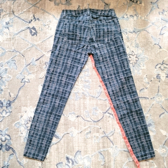 Cabi skinny Jeans - Picture 3 of 6